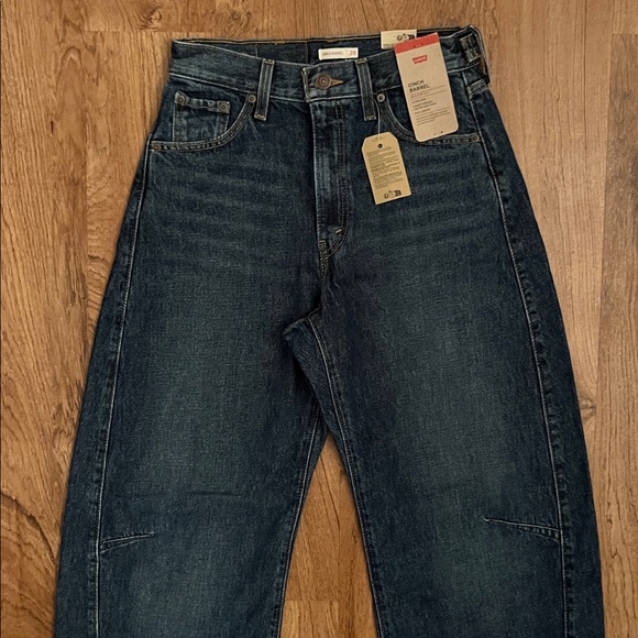 NWT Levi’s Cinch Barrel Jeans - Picture 5 of 14